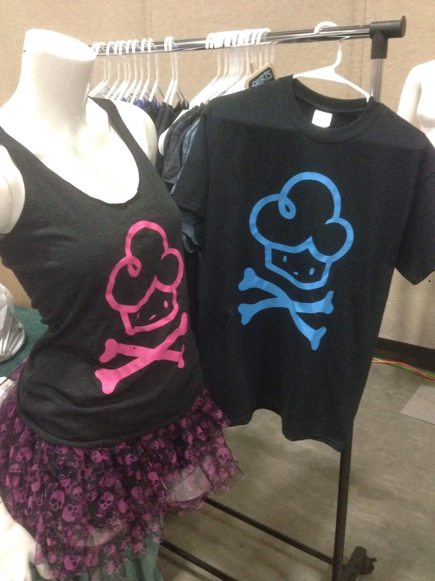 Unisex T - Crossbones